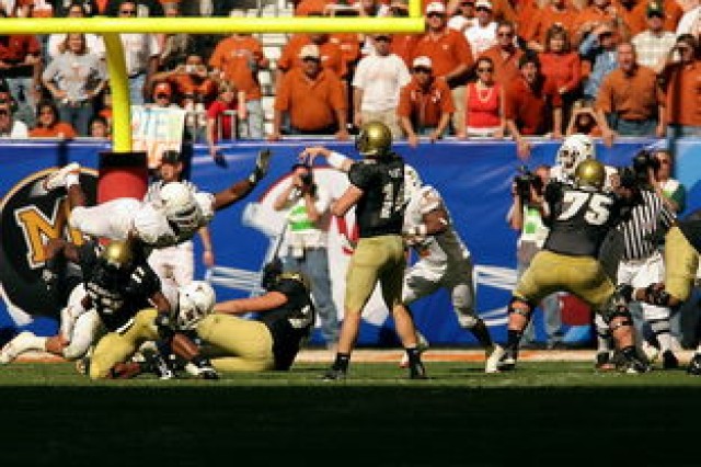 爱游戏体育平台-意甲裁判团队开展多国裁判语境一致性训练营提升执法质量，意大利裁判员